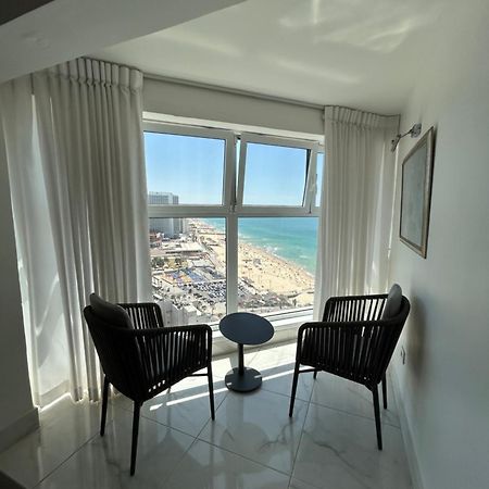 Amazing Suite On The Sea-סוויטה מדהימה על הים Bat Yam Exteriör bild