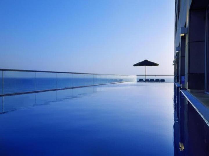Amazing Suite On The Sea-סוויטה מדהימה על הים Bat Yam Exteriör bild