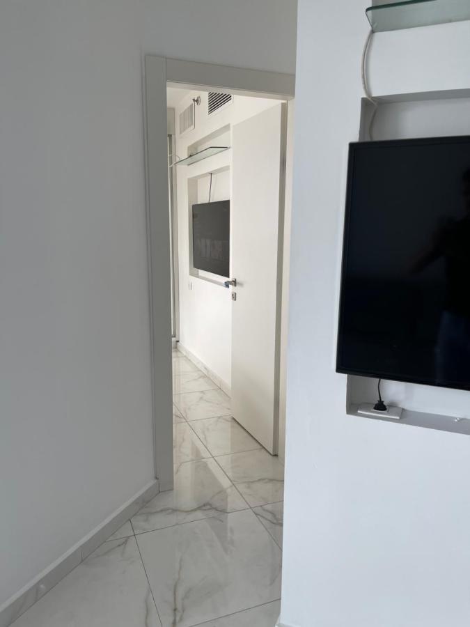Amazing Suite On The Sea-סוויטה מדהימה על הים Bat Yam Exteriör bild