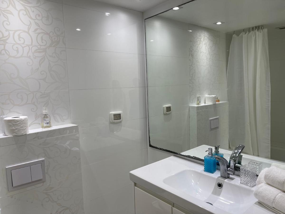 Amazing Suite On The Sea-סוויטה מדהימה על הים Bat Yam Exteriör bild