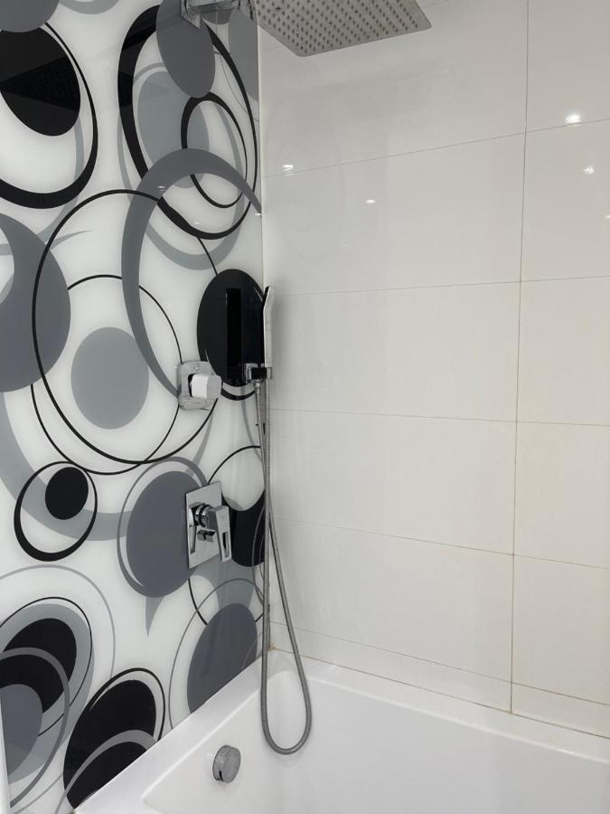 Amazing Suite On The Sea-סוויטה מדהימה על הים Bat Yam Exteriör bild