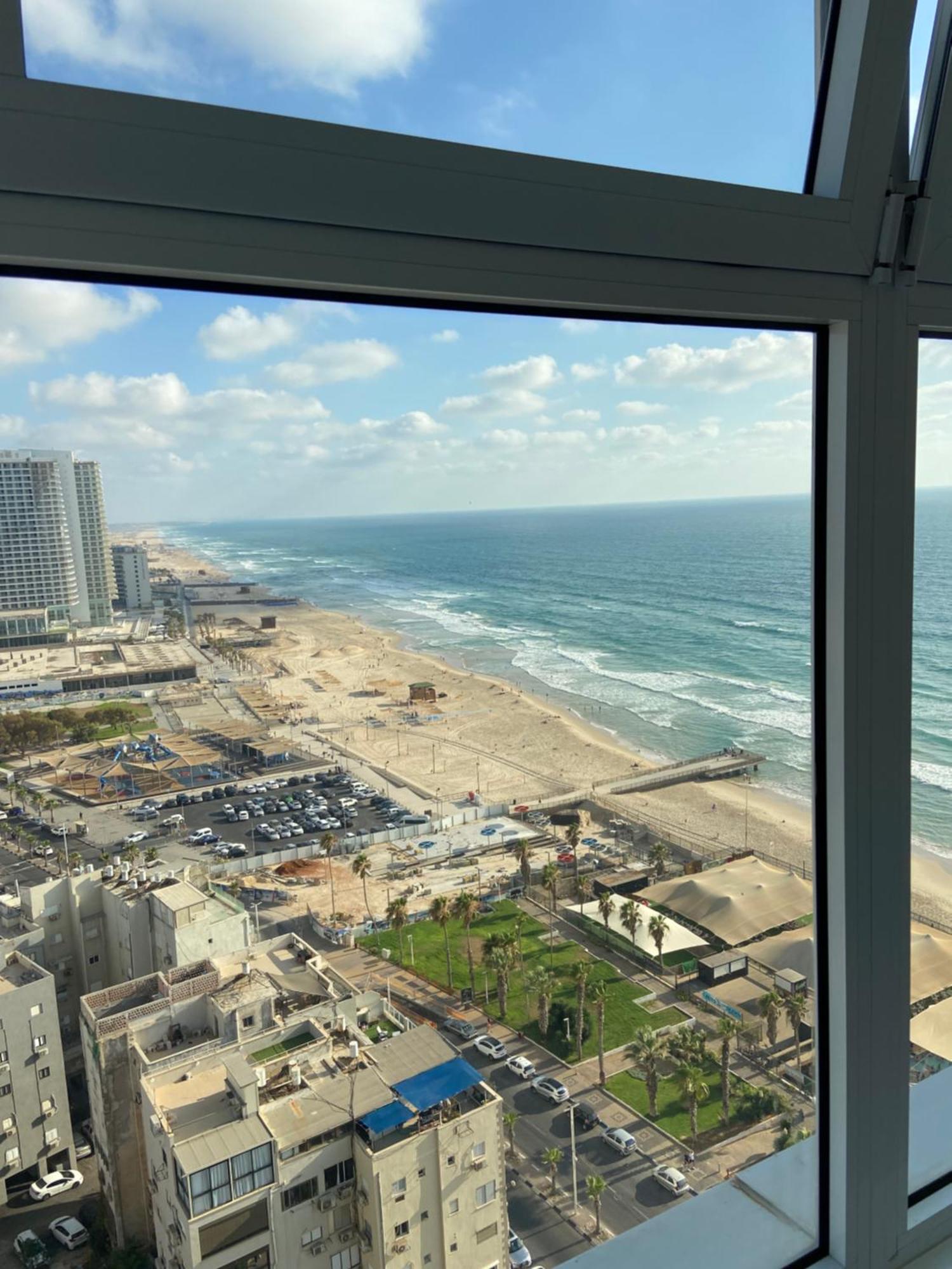 Amazing Suite On The Sea-סוויטה מדהימה על הים Bat Yam Exteriör bild