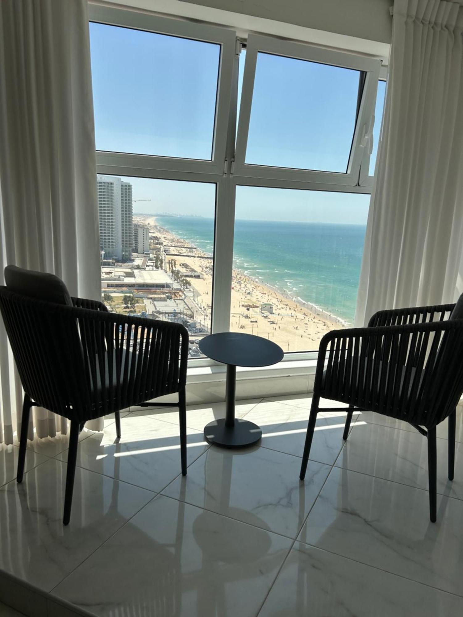 Amazing Suite On The Sea-סוויטה מדהימה על הים Bat Yam Exteriör bild