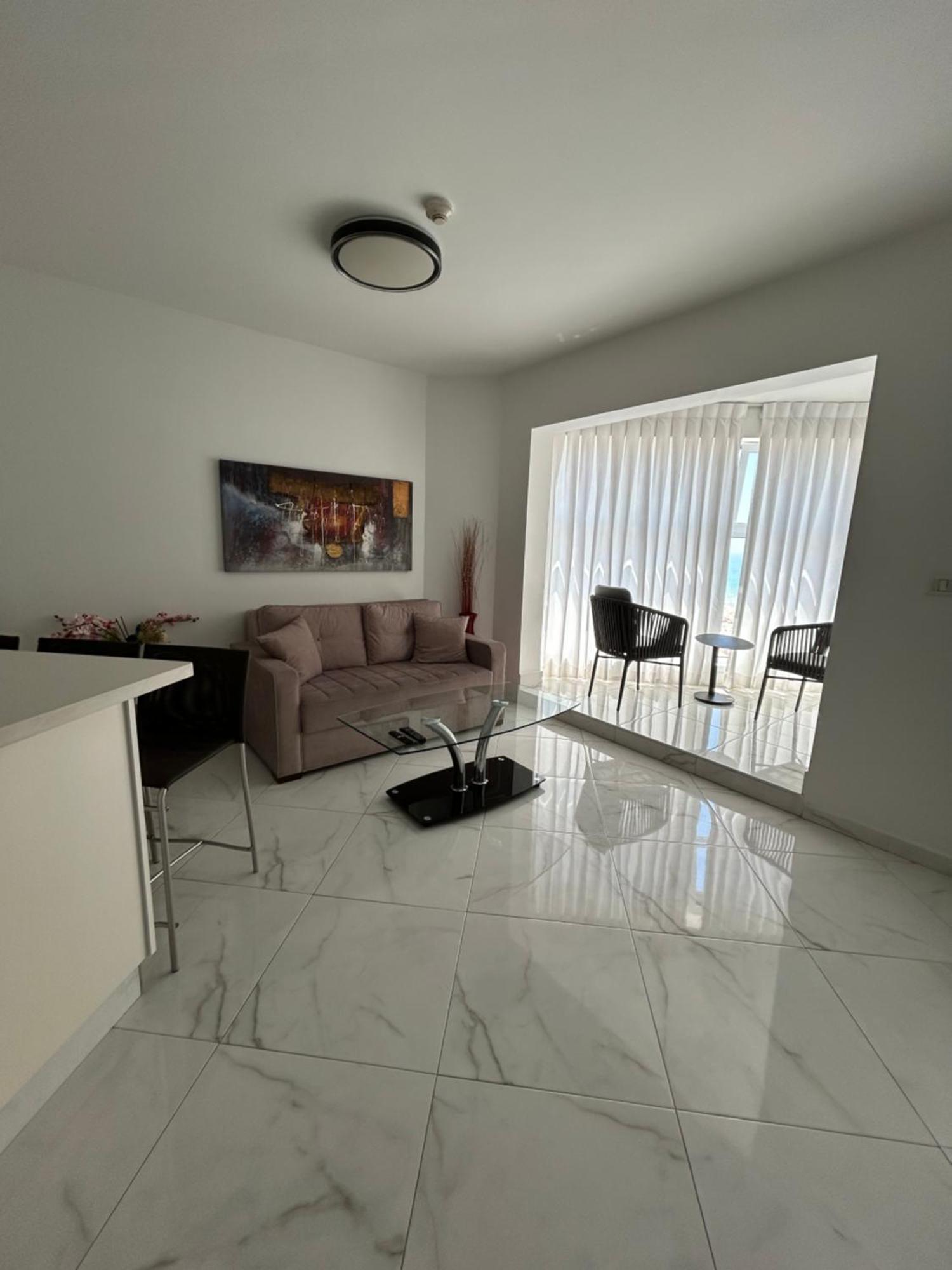 Amazing Suite On The Sea-סוויטה מדהימה על הים Bat Yam Exteriör bild